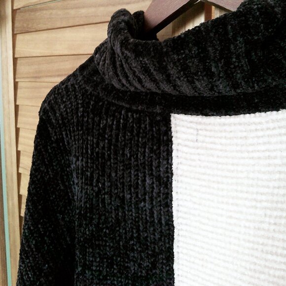 Romeo & Juliet Couture Chenille Knit Colorblock Turtleneck Boxy Sweater Size L - Picture 8 of 13